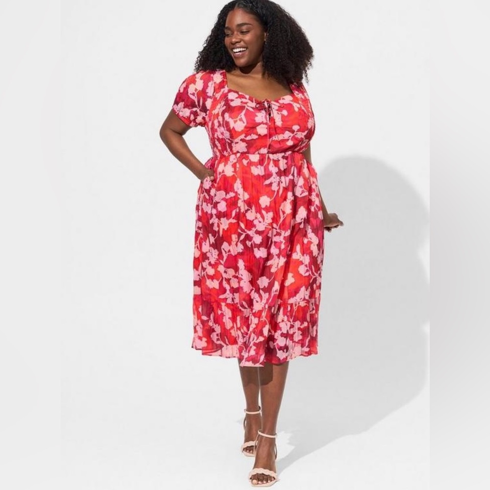 NEW Torrid Midi Cotton Clip Dot Lace Up Smocked Dress in Rose Floral, Size 2